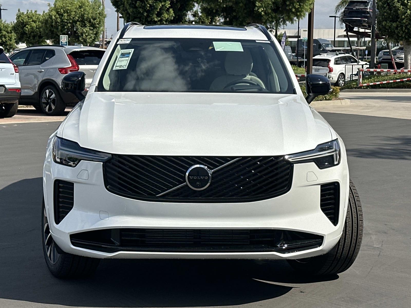 2026 Volvo XC90 T8 photo 2