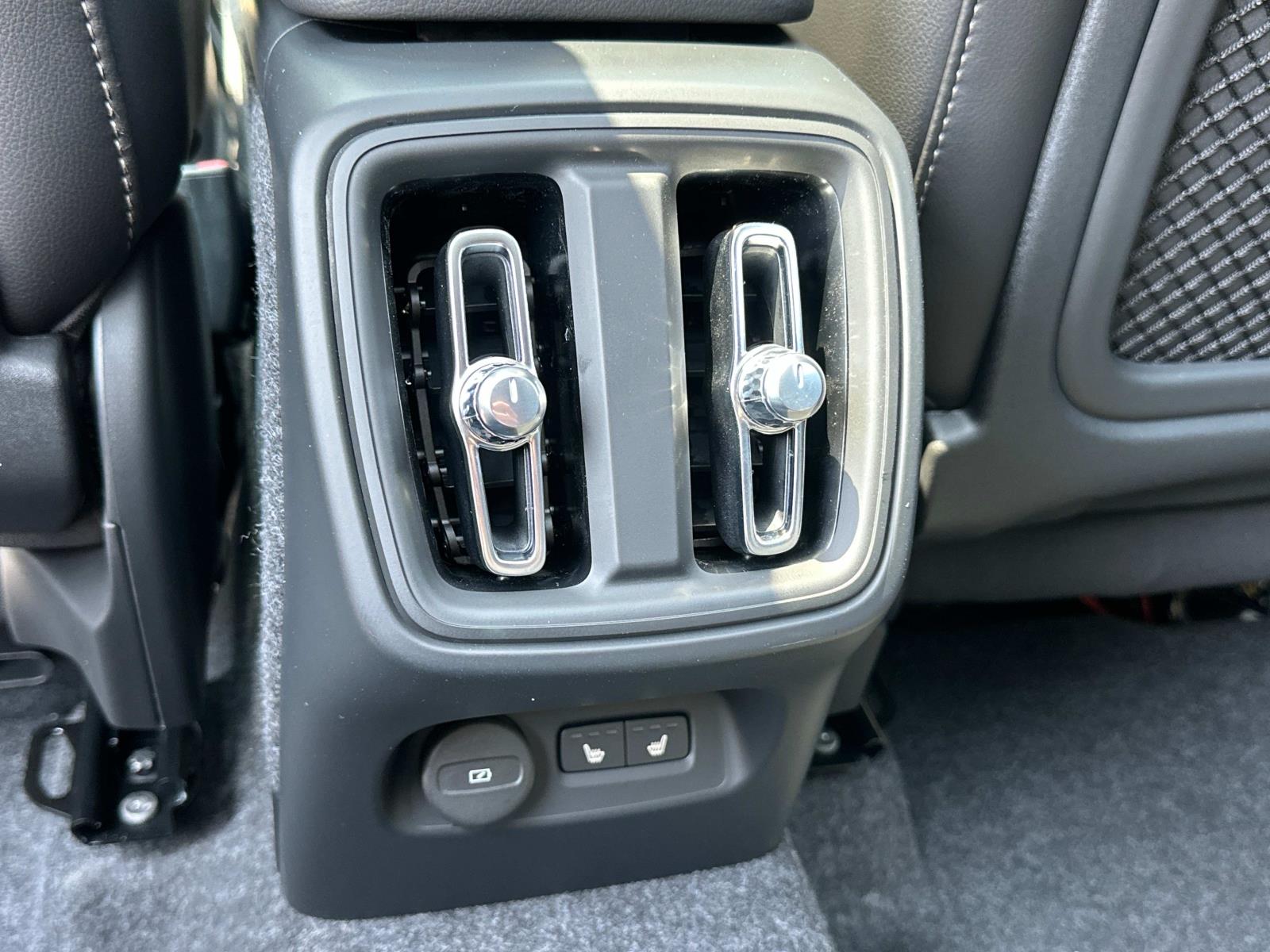 2026 Volvo XC40 Ultra - Photo 10
