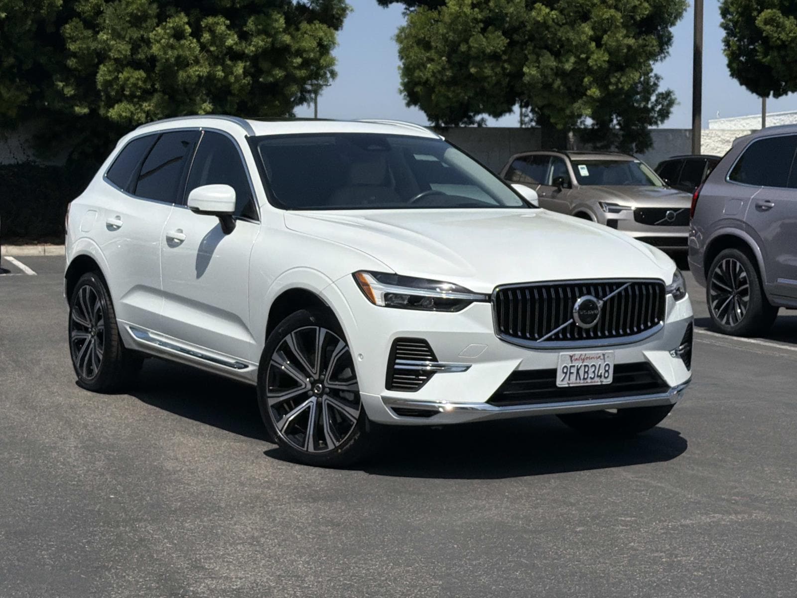 2023 Volvo XC60 T8 Ultimate Bright Theme AWD's photo