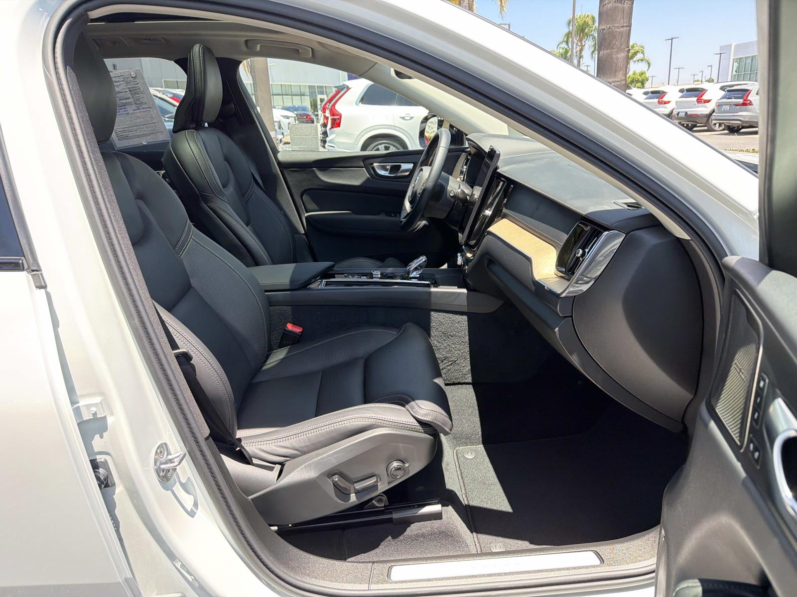 2026 Volvo XC60 Ultra - Photo 25