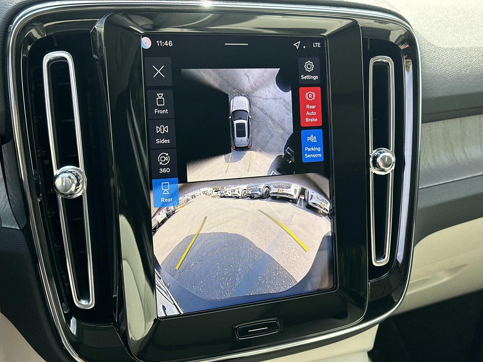 2026 Volvo XC40 Plus - Photo 13