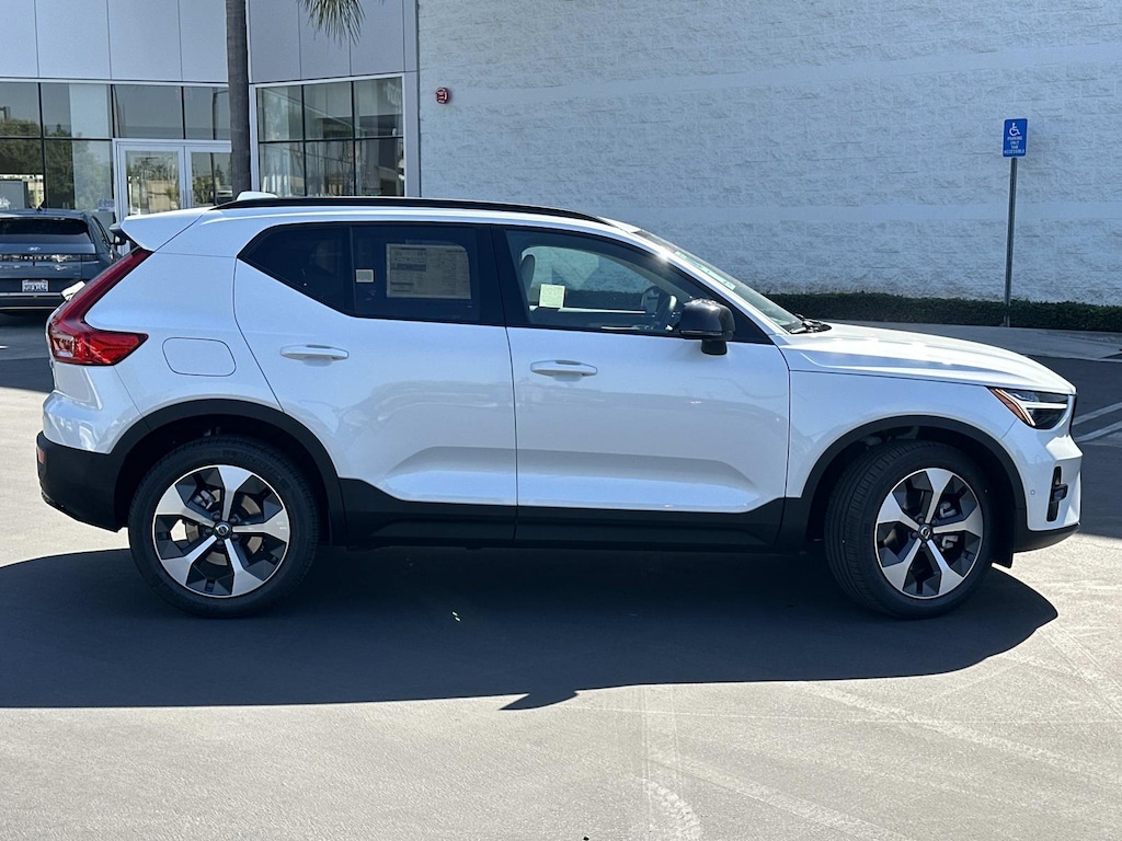 New 2026 Volvo XC40 B5 Plus SUV