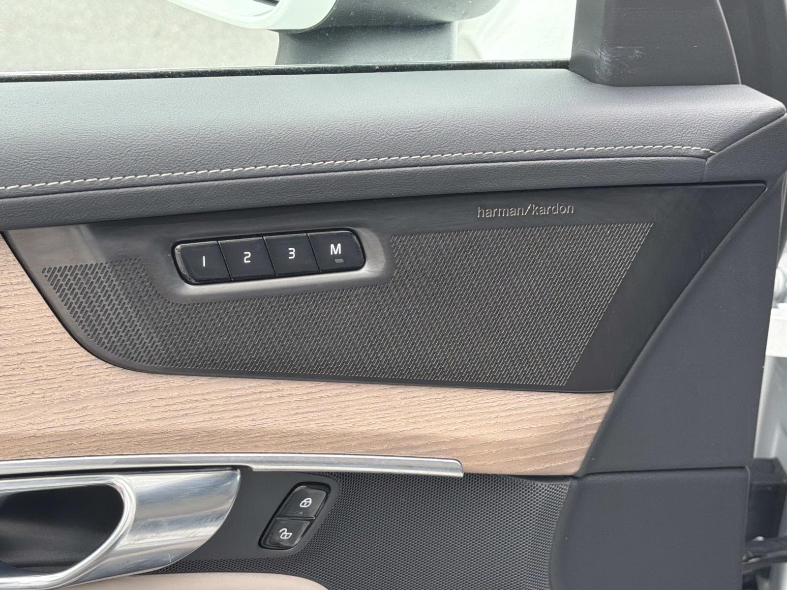 2026 Volvo XC90 Plus - Photo 16