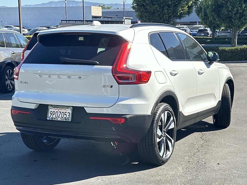 Certified 2025 Volvo XC40 B5 AWD Plus Dark Theme Sport Utility