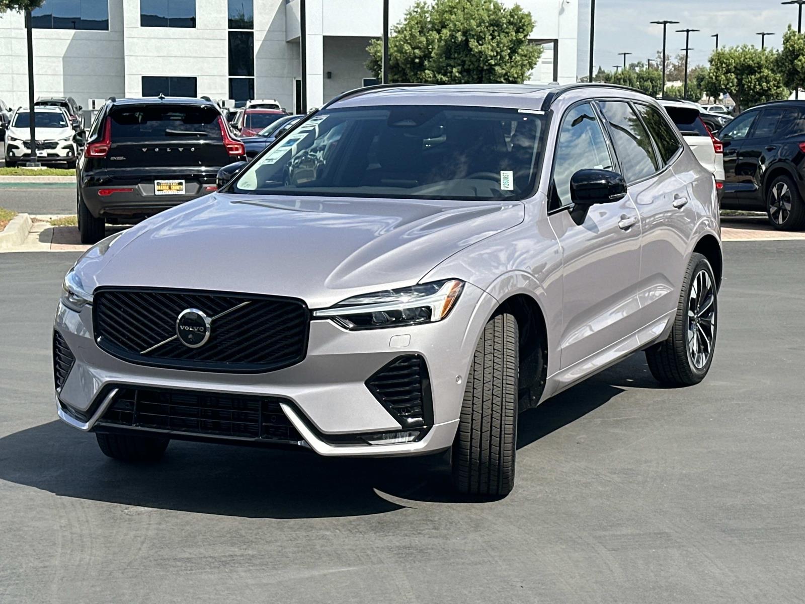 2026 Volvo XC60 Plus - Photo 6