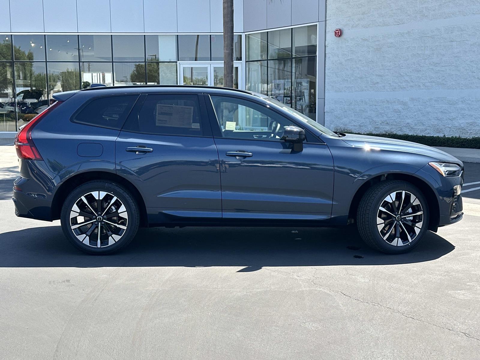 2026 Volvo XC60 B5 Plus photo 3