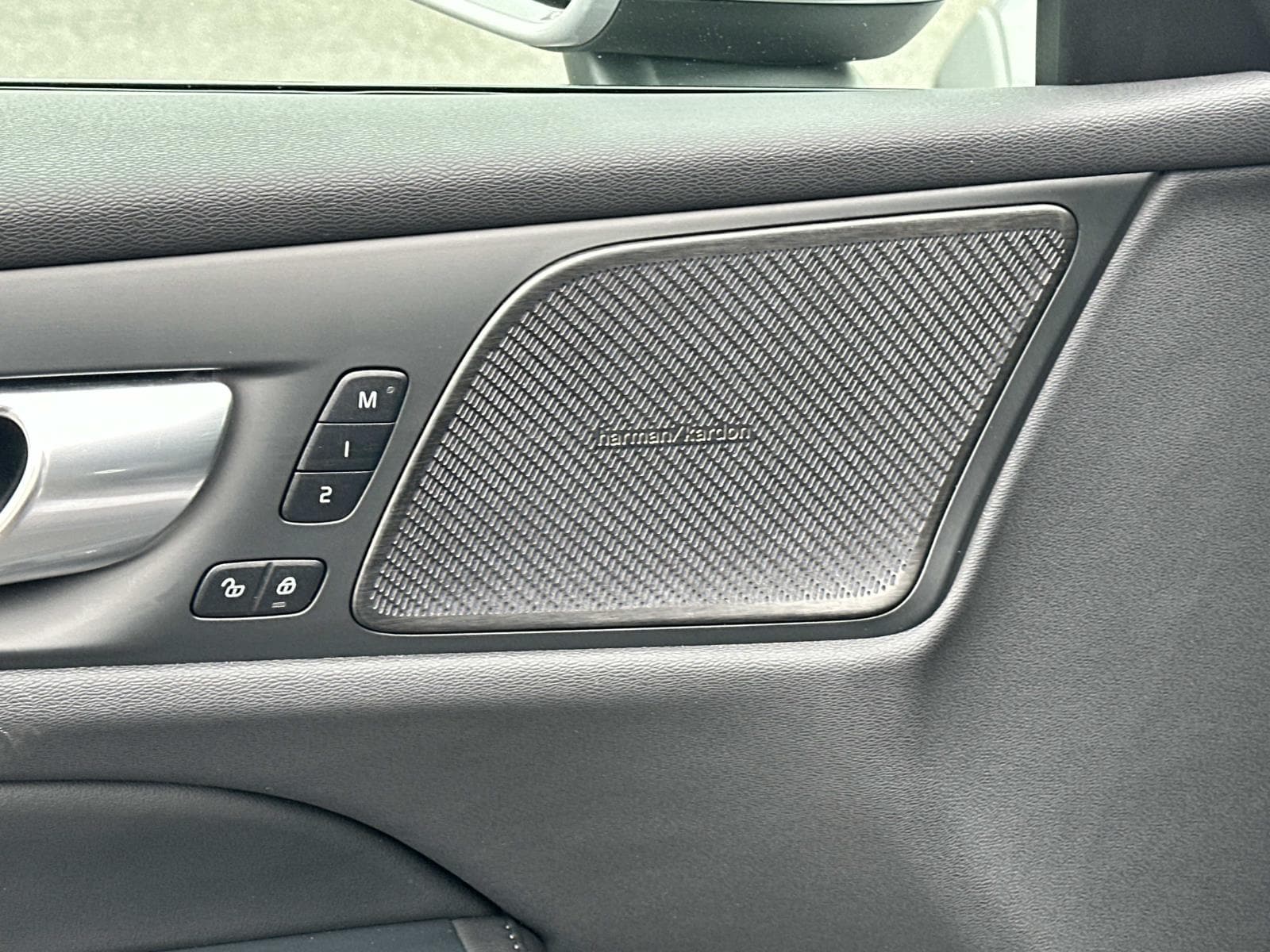 2026 Volvo V60 Cross Country Plus - Photo 16