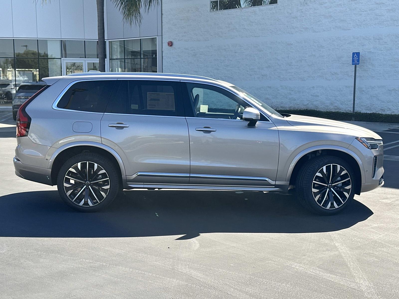 2026 Volvo XC90 B5 Plus photo 3