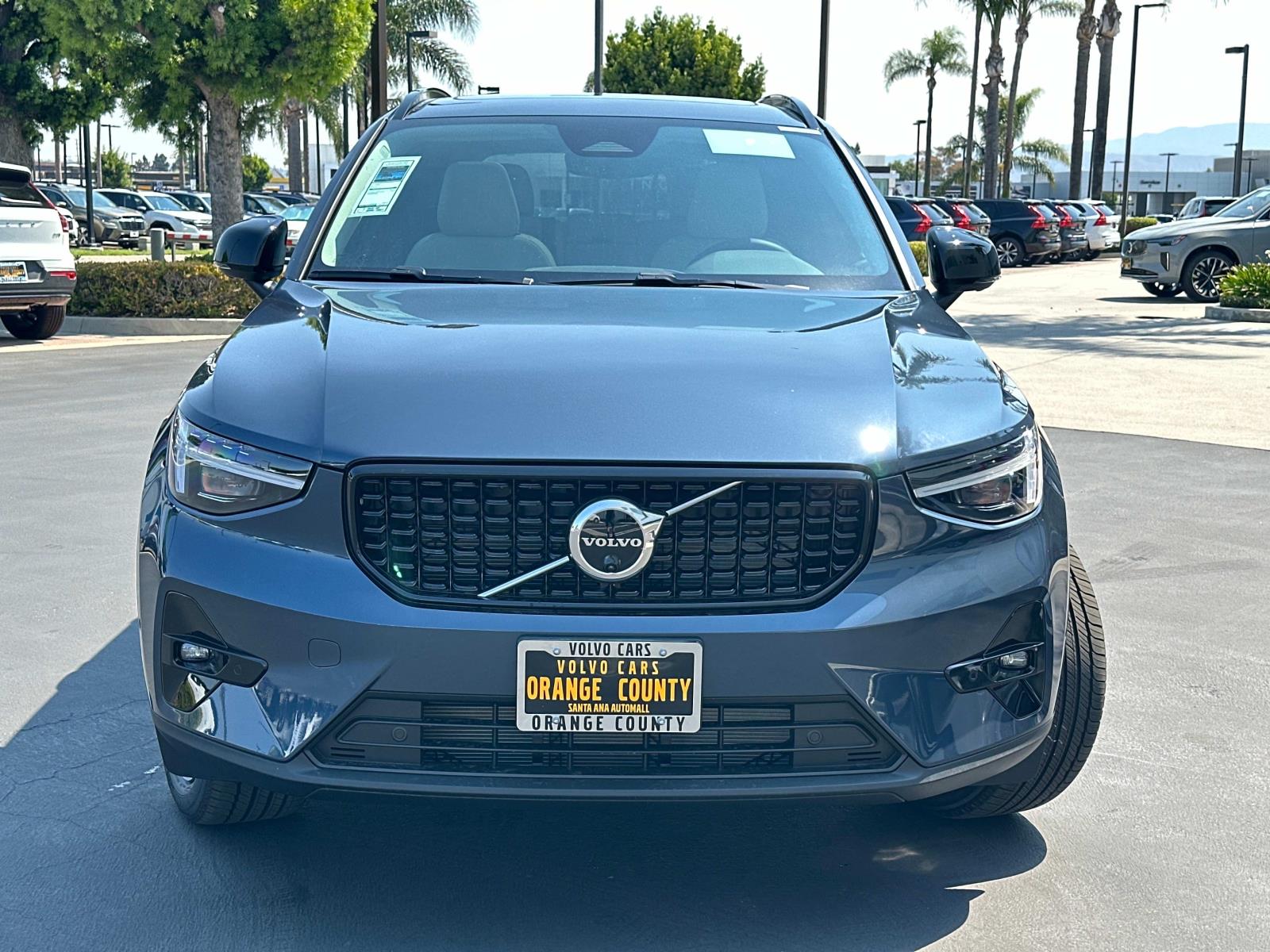 2026 Volvo XC40 Plus photo 2