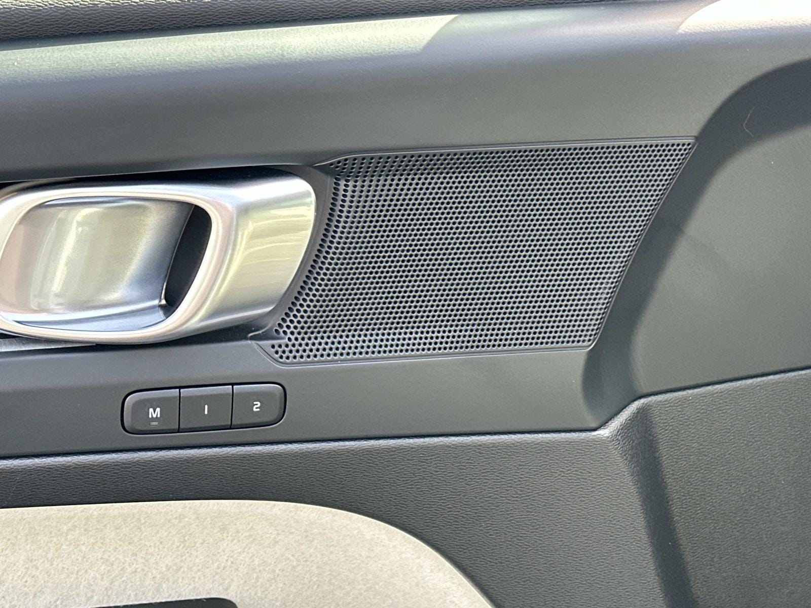 2026 Volvo XC40 Plus - Photo 16