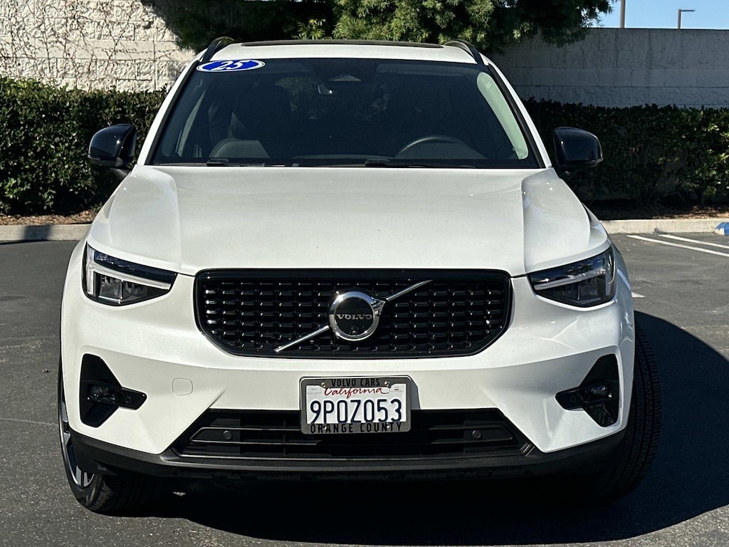 Certified 2025 Volvo XC40 B5 AWD Plus Dark Theme Sport Utility