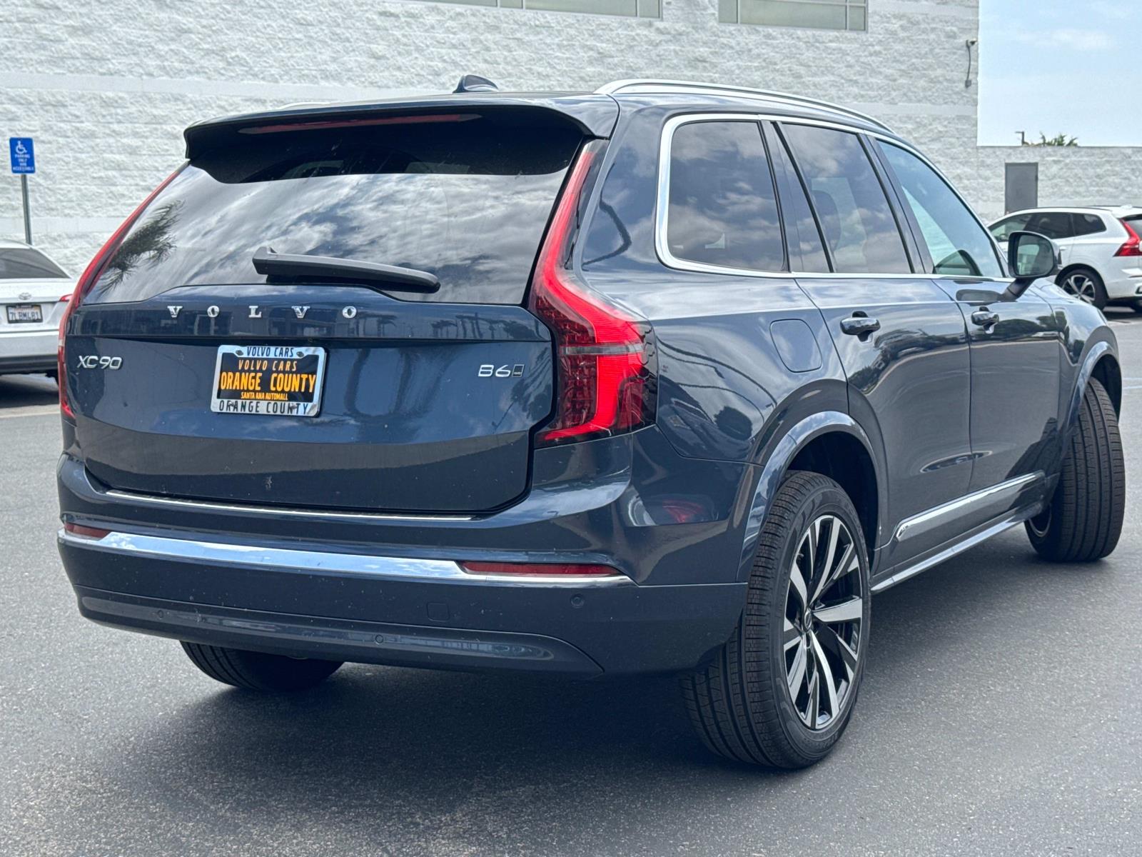 2025 Volvo XC90 Core photo 4