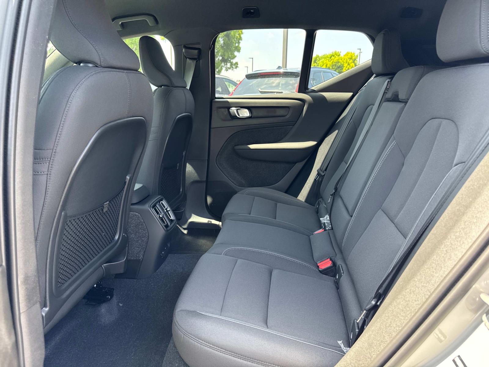2025 Volvo EX40 Core - Photo 14