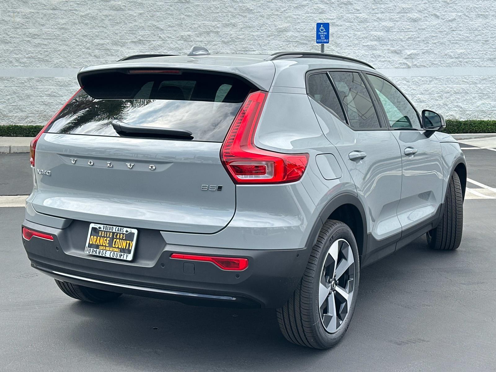 2026 Volvo XC40 Plus photo 3