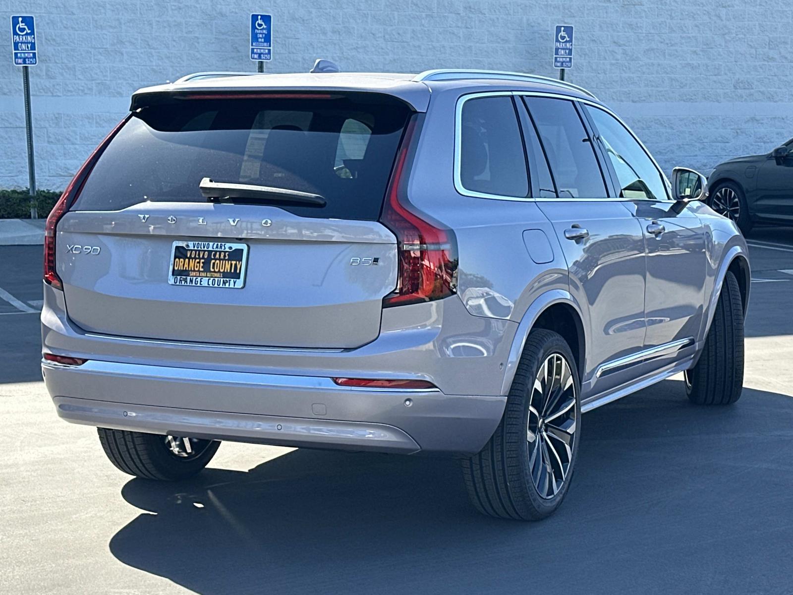 2026 Volvo XC90 B5 Plus photo 2