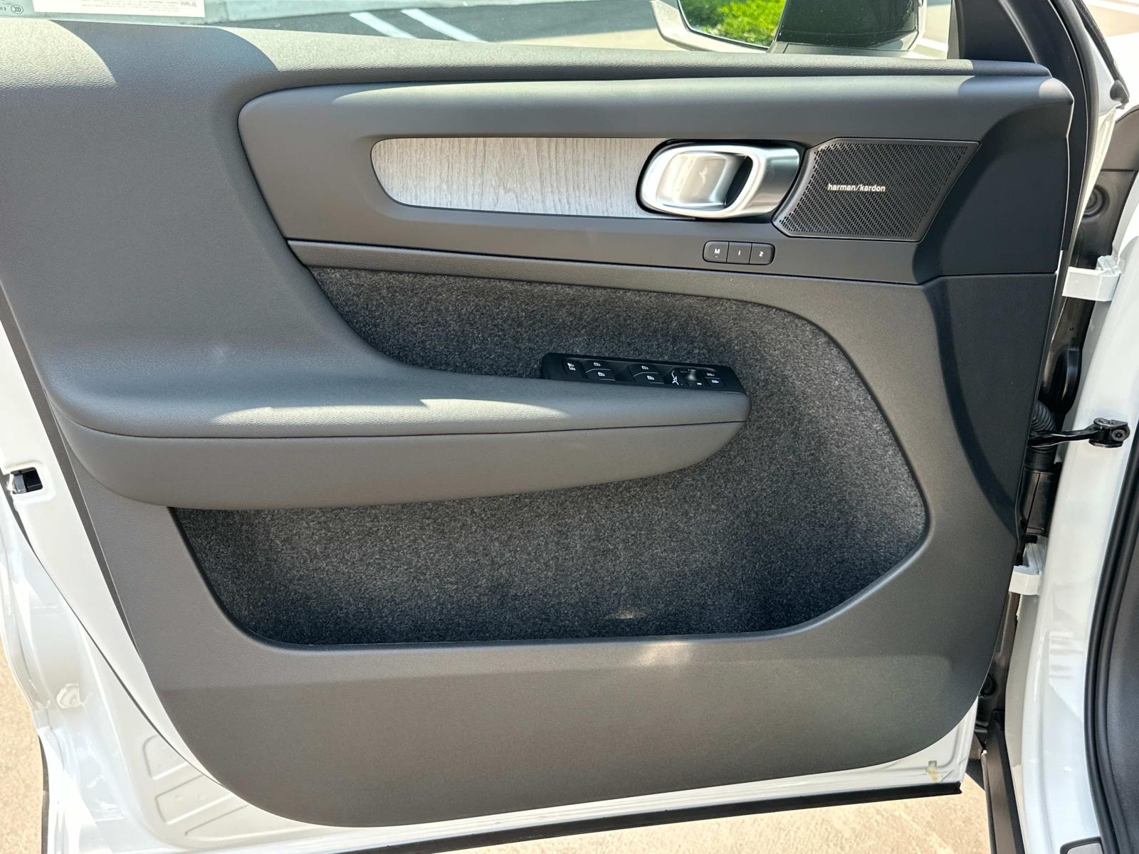 2026 Volvo XC40 Ultra - Photo 11