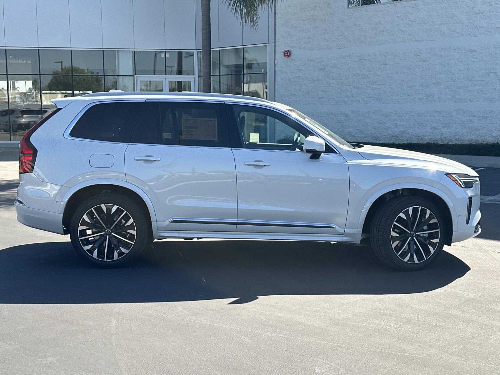 2026 Volvo XC90 Plus photo 3