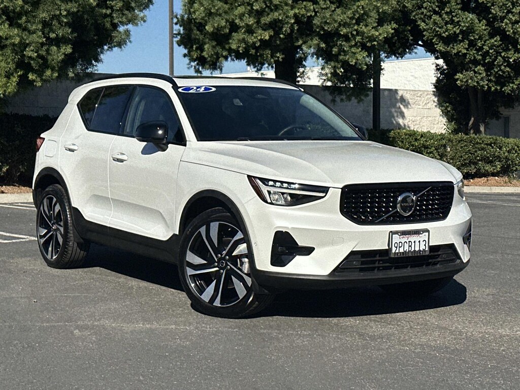 Certified 2025 Volvo XC40 B5 AWD Plus Dark Theme Sport Utility