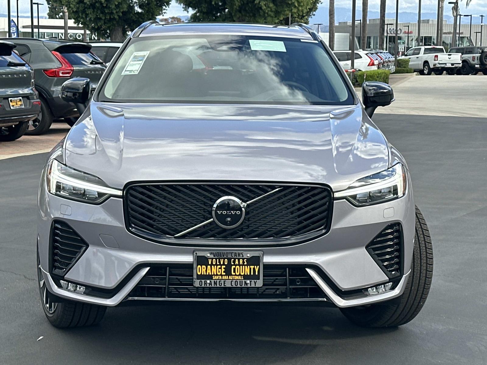 2026 Volvo XC60 B5 photo 2