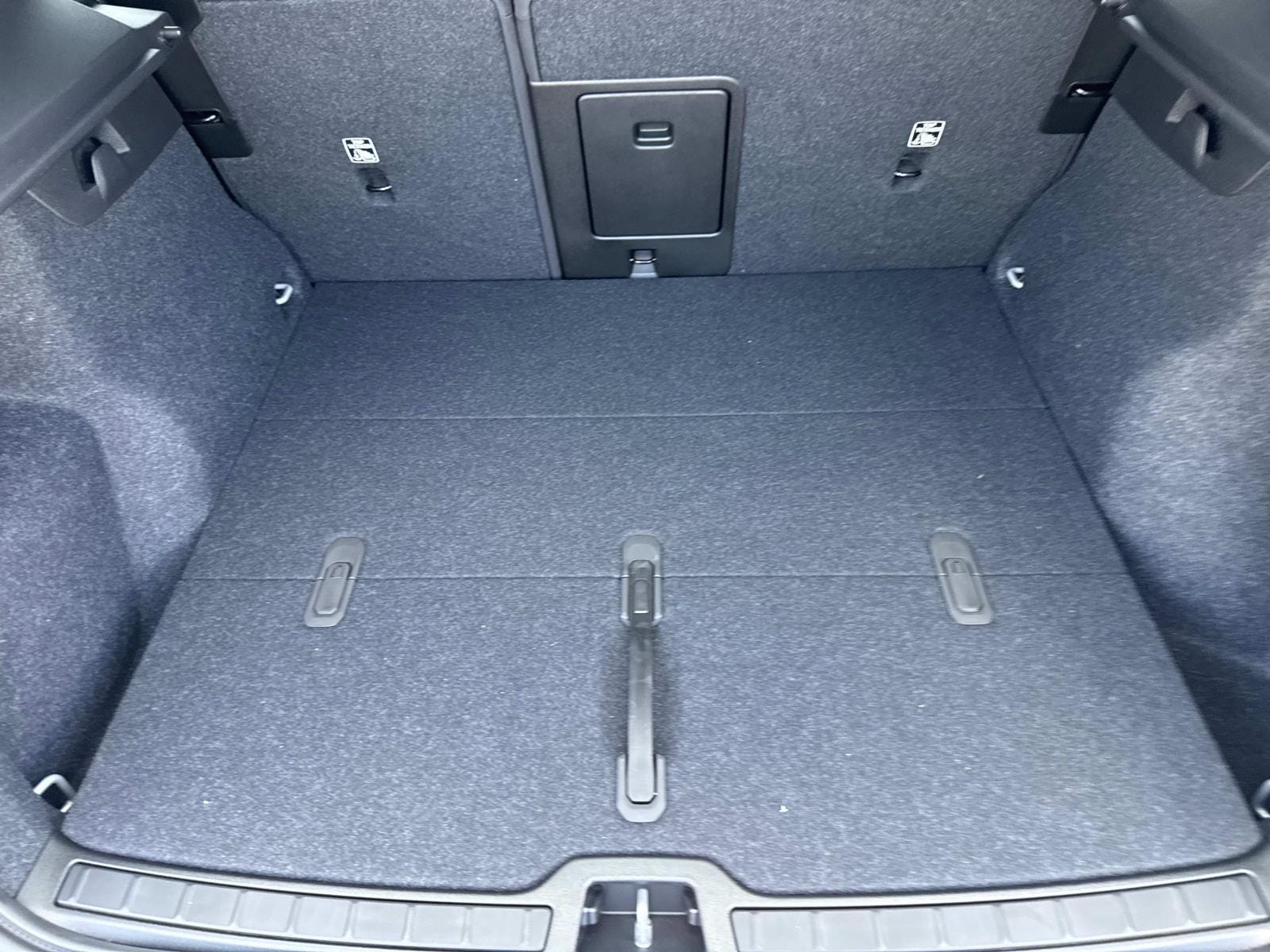2025 Volvo EX40 Core - Photo 16