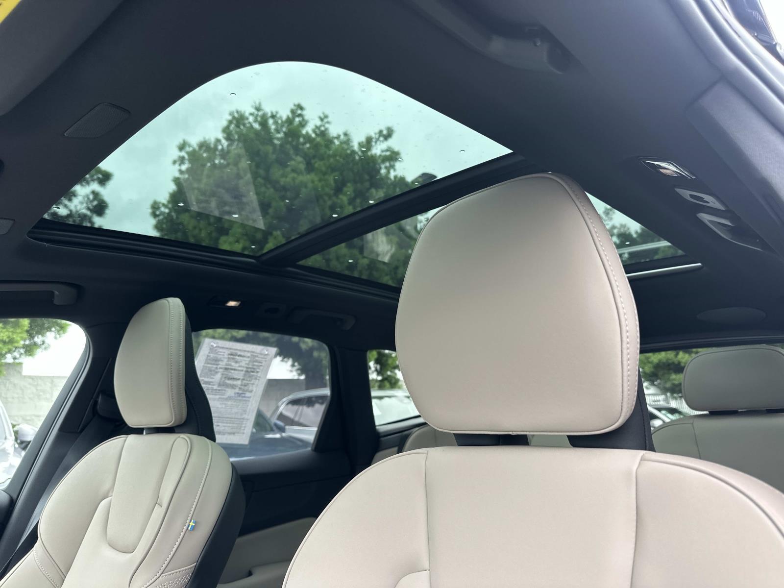 2026 Volvo XC60 Plus - Photo 29