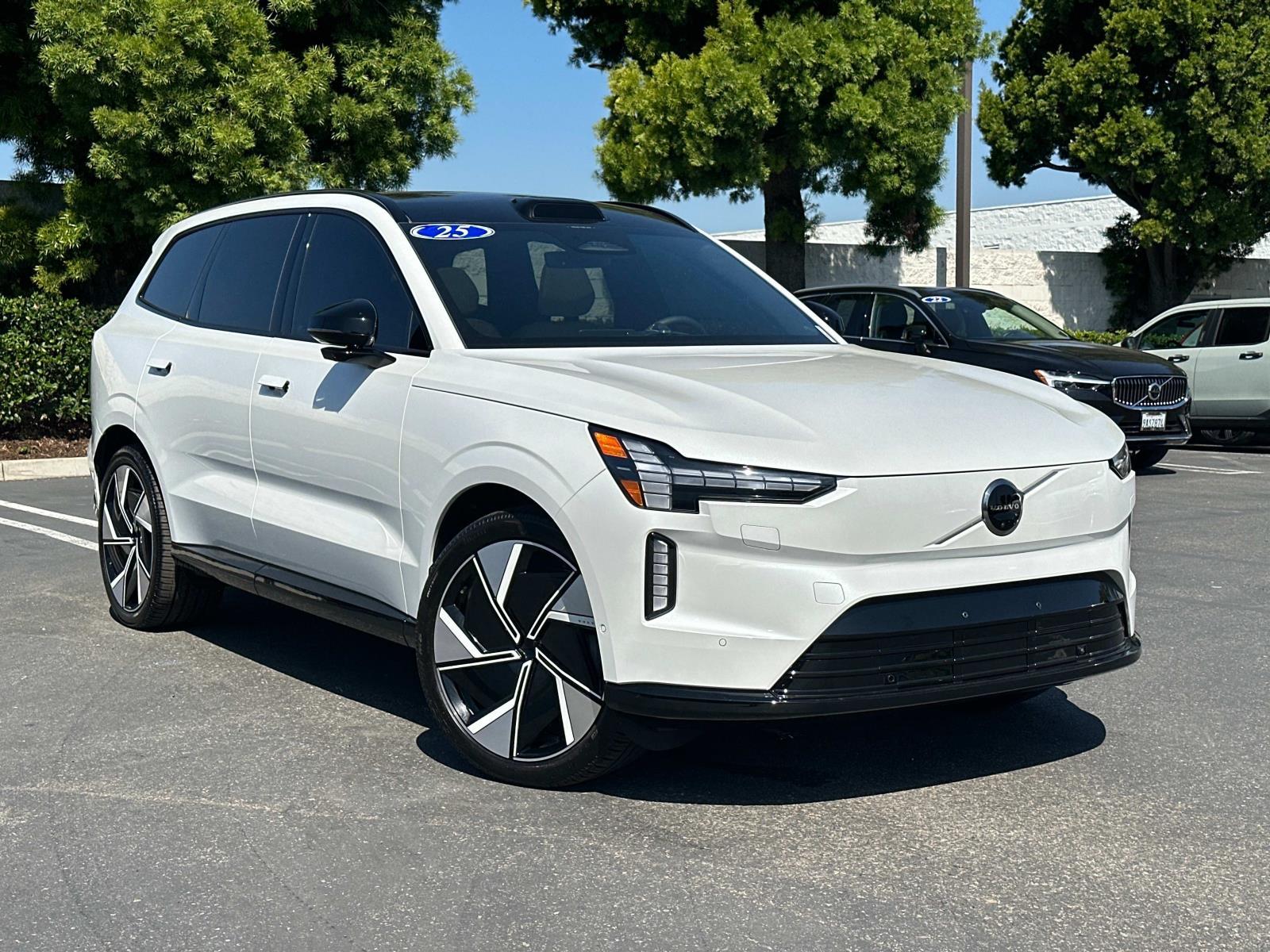 2025 Volvo EX90 Ultra's photo