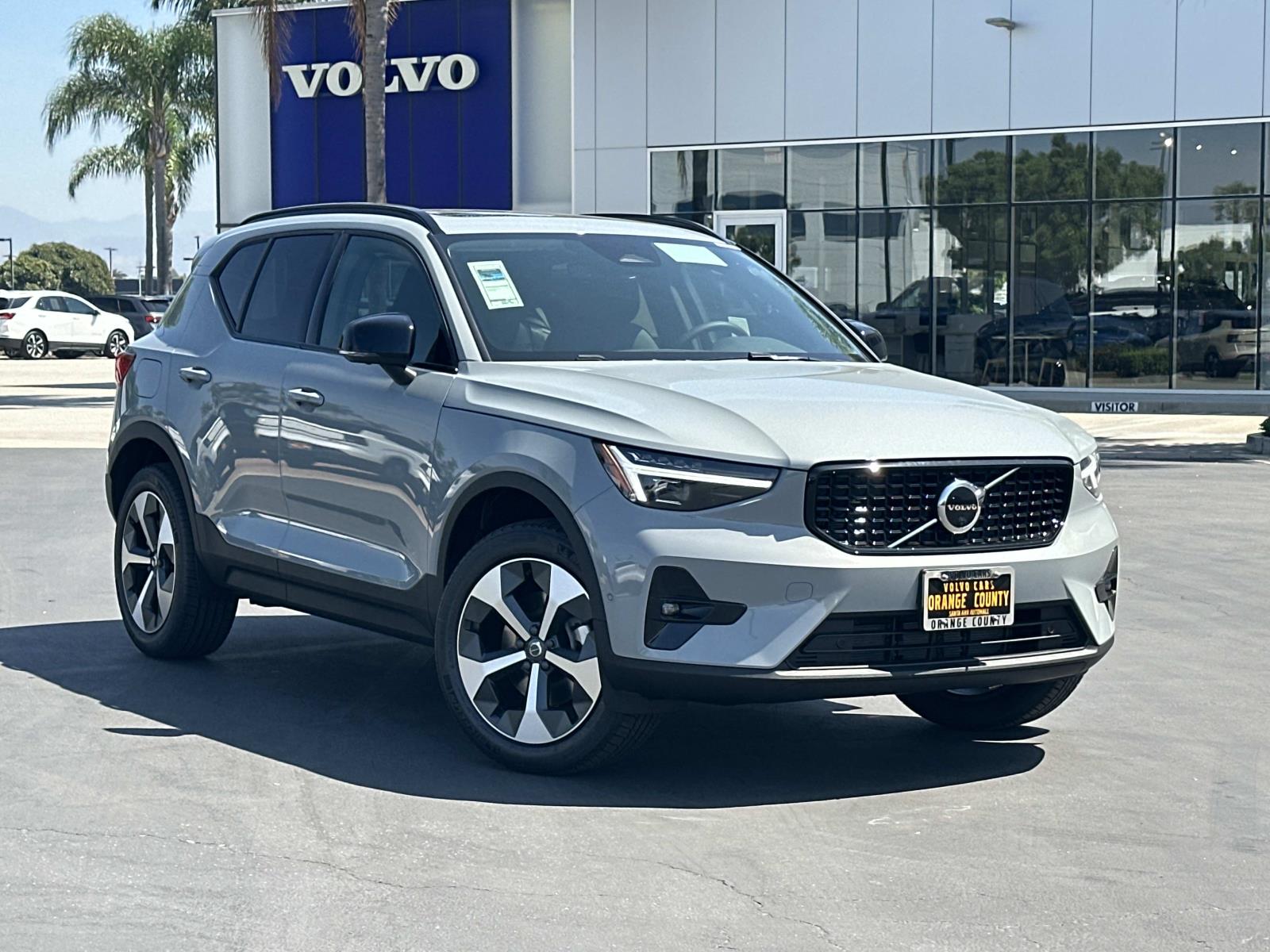 2026 Volvo XC40 B5 Plus Dark AWD's photo