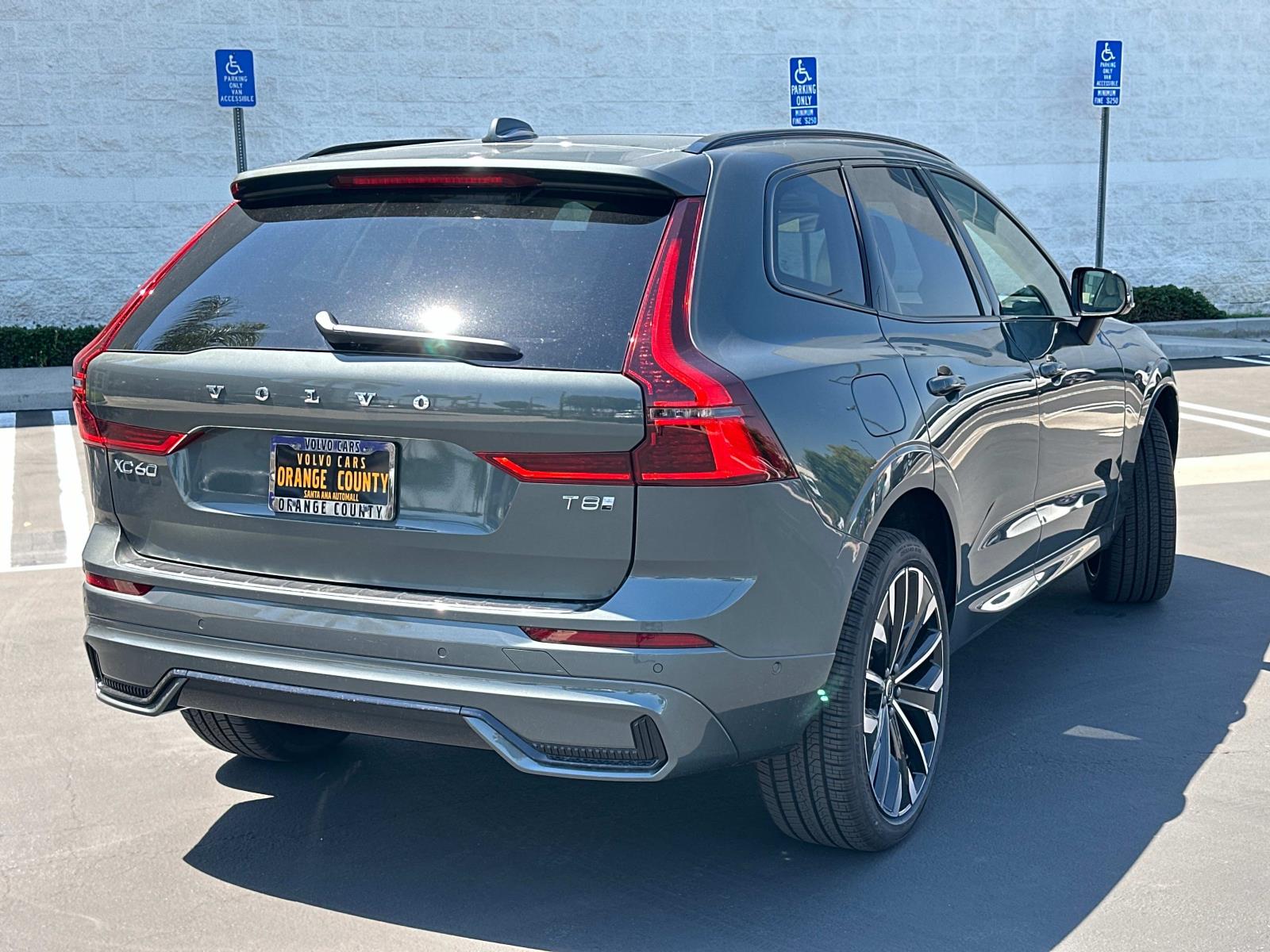2026 Volvo XC60 Hybrid T8 photo 4