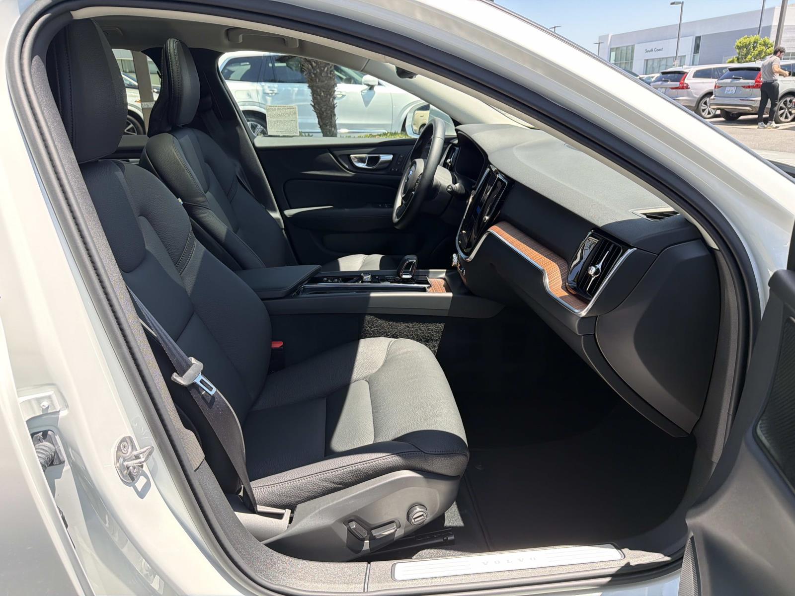 2026 Volvo V60 Cross Country Plus - Photo 25