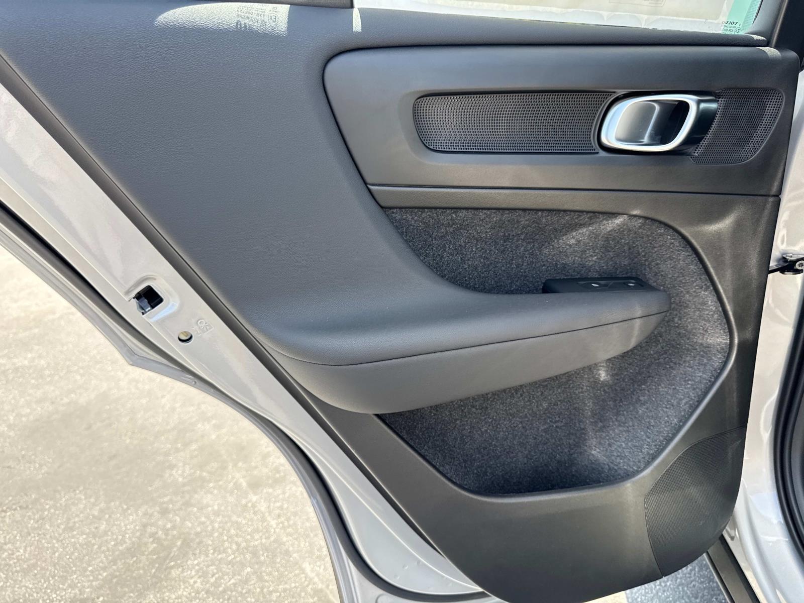2025 Volvo EX40 Core - Photo 13