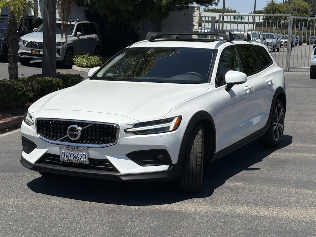 Used 2026 Volvo V60 Cross Country B5 AWD Plus Car
