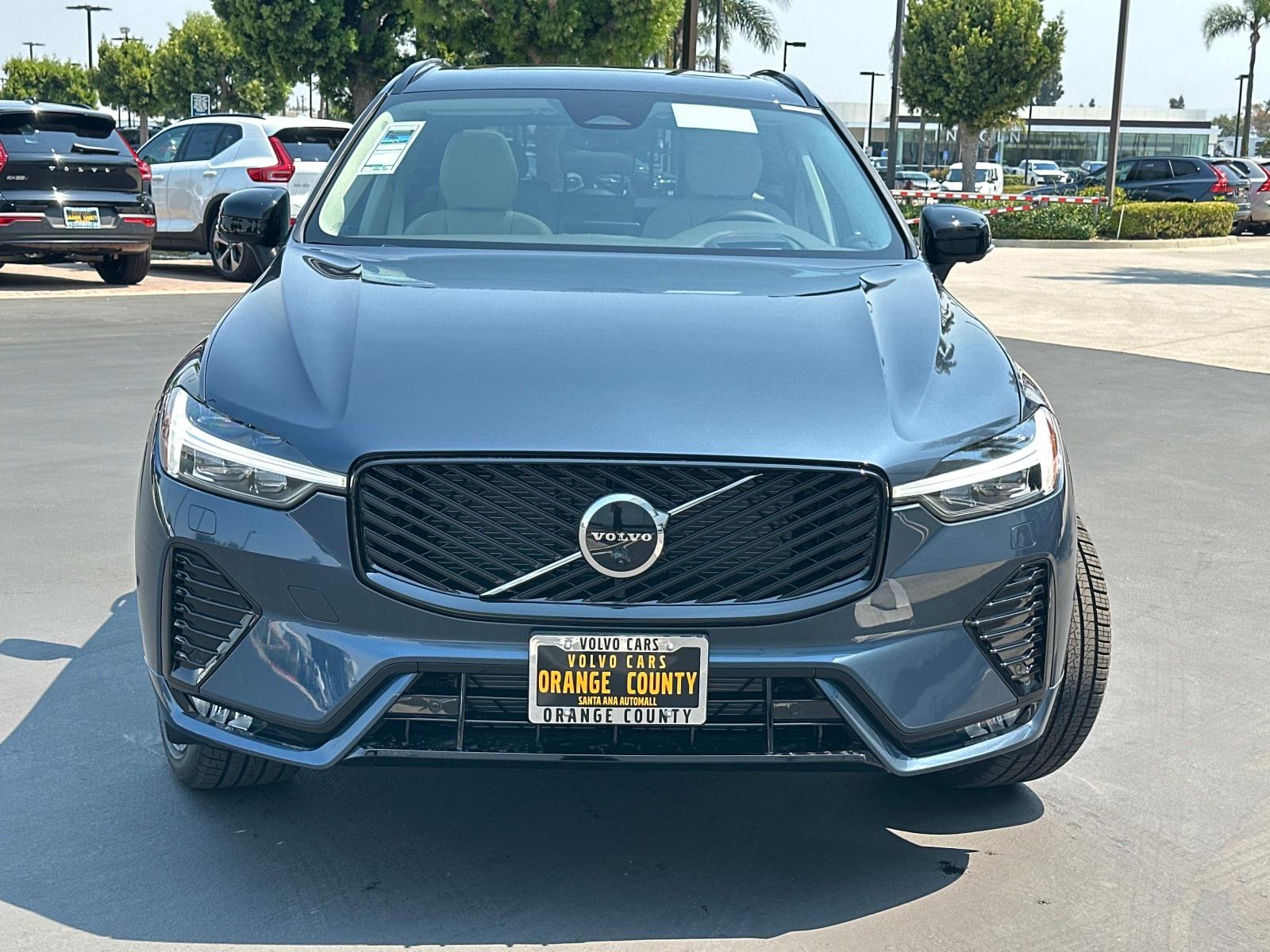 2026 Volvo XC60 B5 photo 2
