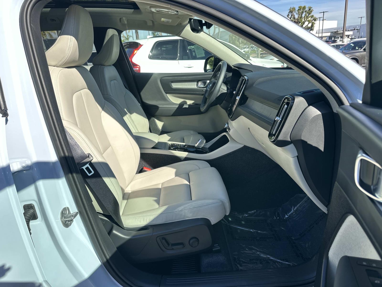 2026 Volvo XC40 Plus - Photo 25