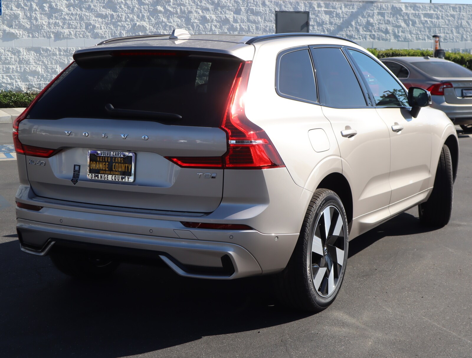 2025 Volvo XC60 Hybrid T8 Plus photo 3
