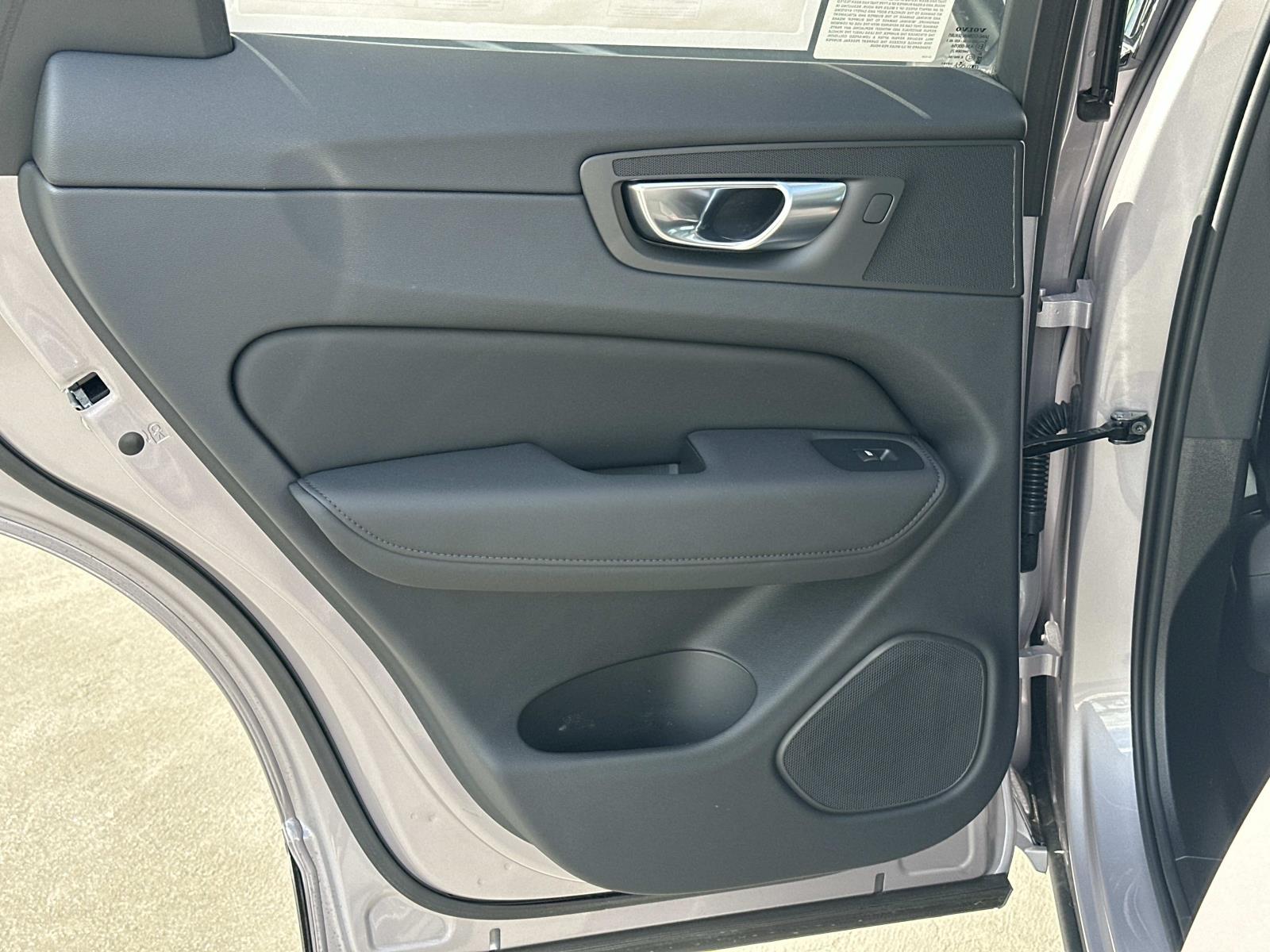 2026 Volvo XC60 Plus - Photo 16