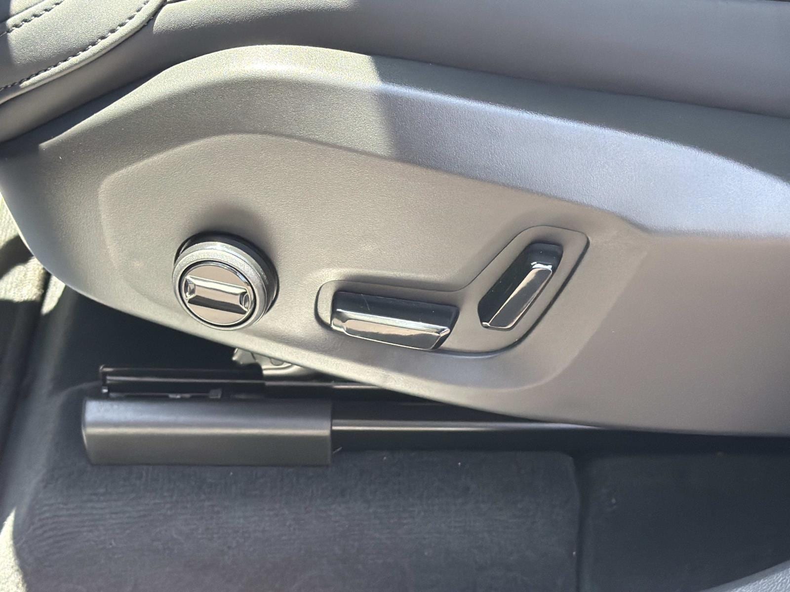 2026 Volvo XC60 Plus - Photo 18