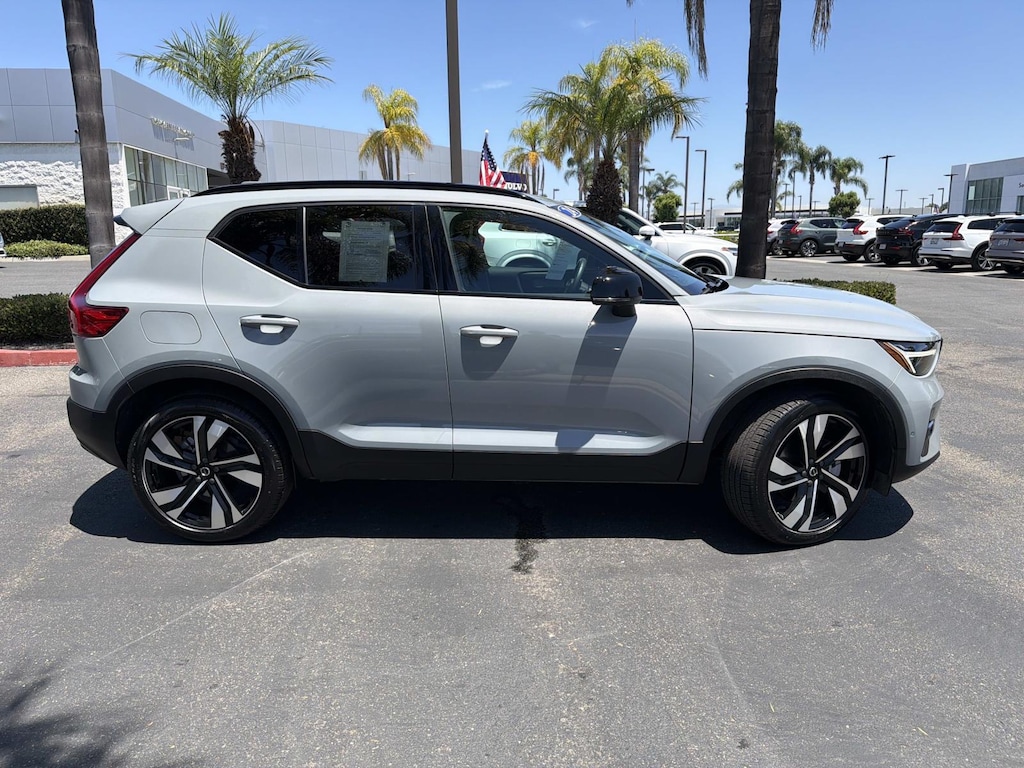 Certified 2024 Volvo XC40 B5 AWD Ultimate Dark Theme Sport Utility