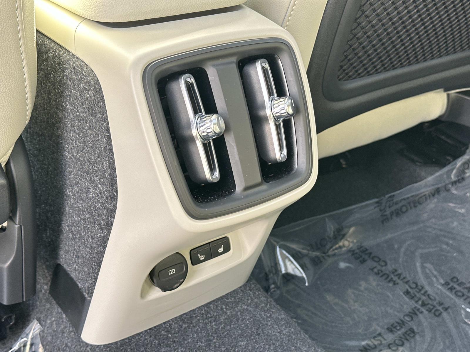 2026 Volvo XC40 Plus - Photo 22