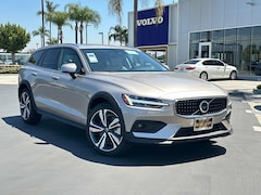 2026 Volvo V60 Cross Country B5 Plus Wagon