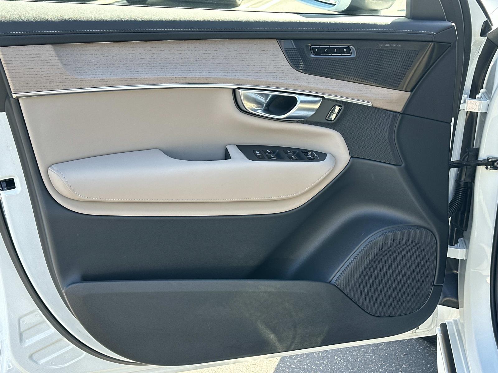 2026 Volvo XC90 Ultra - Photo 15