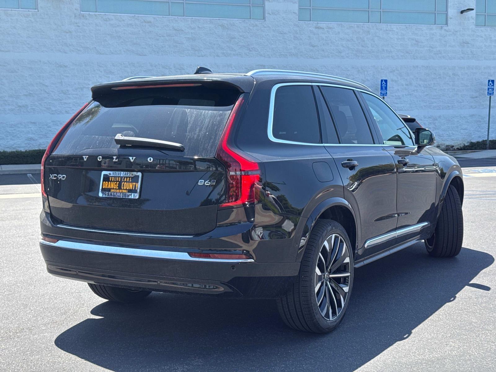 2025 Volvo XC90 Plus photo 2