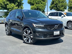 2025 Volvo XC40 B5 AWD Ultra Dark Theme Sport Utility