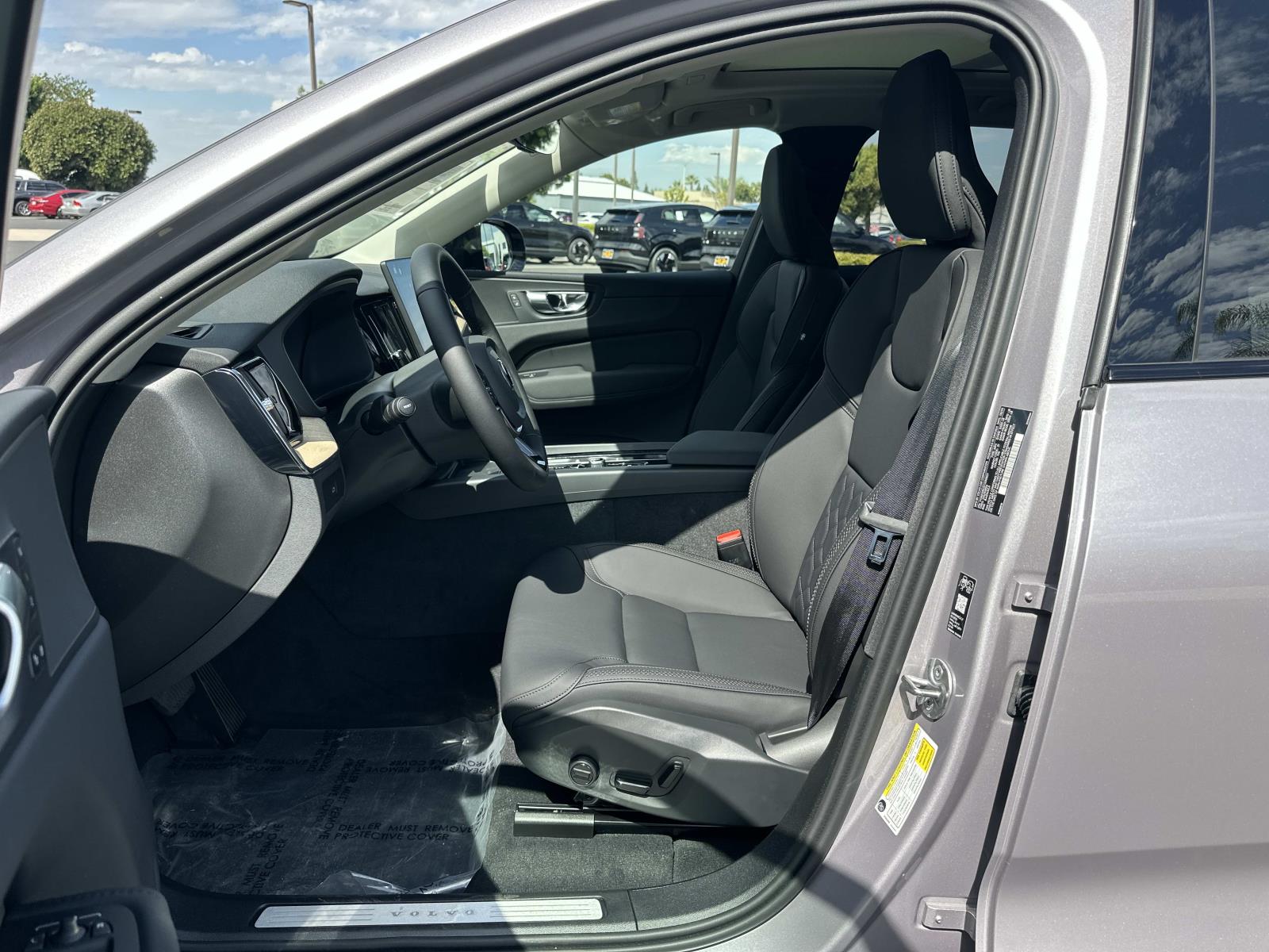 2026 Volvo XC60 Plus - Photo 13