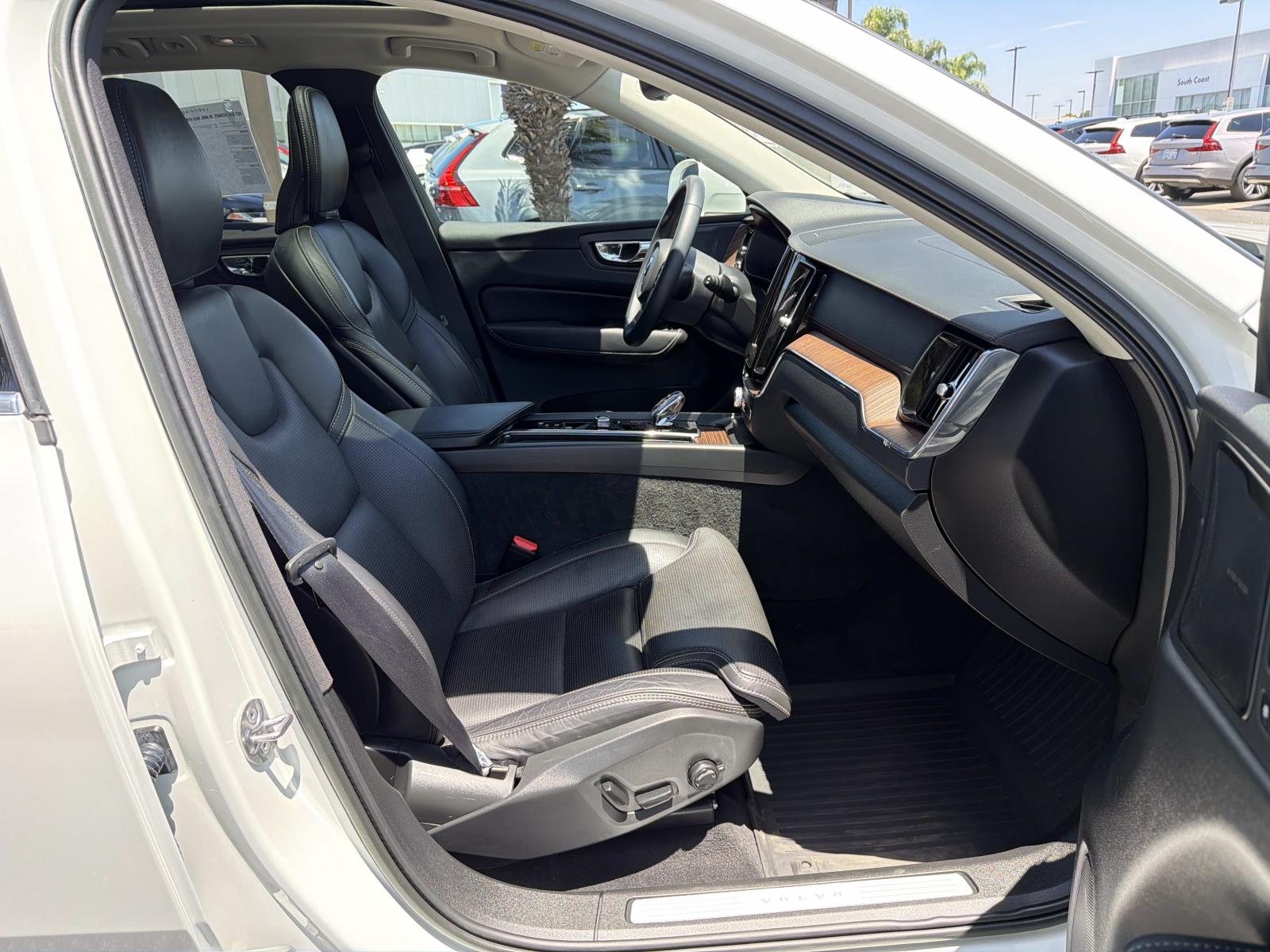 2023 Volvo XC60 Ultimate - Photo 25