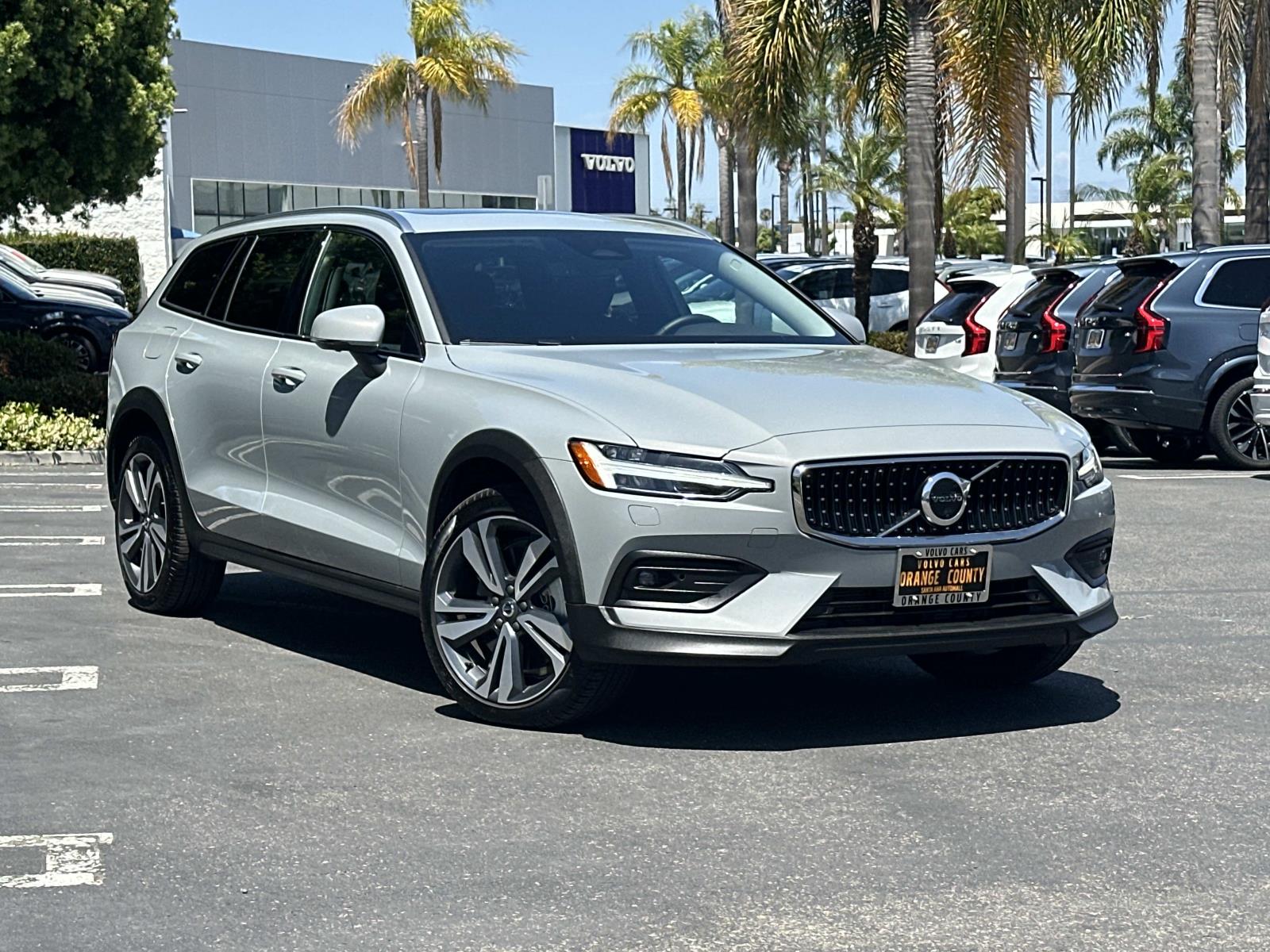 2025 Volvo V60 Cross Country B5 Plus AWD's photo