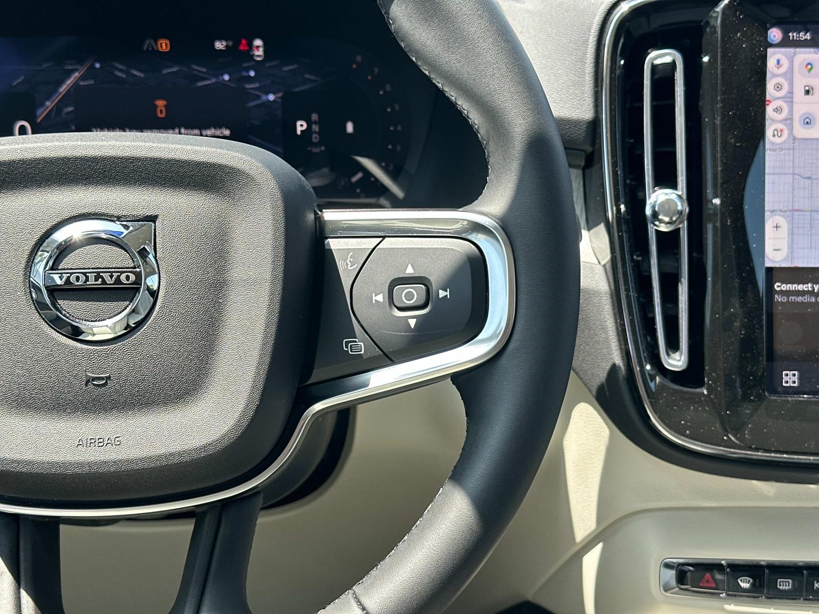 2026 Volvo XC40 Plus - Photo 9
