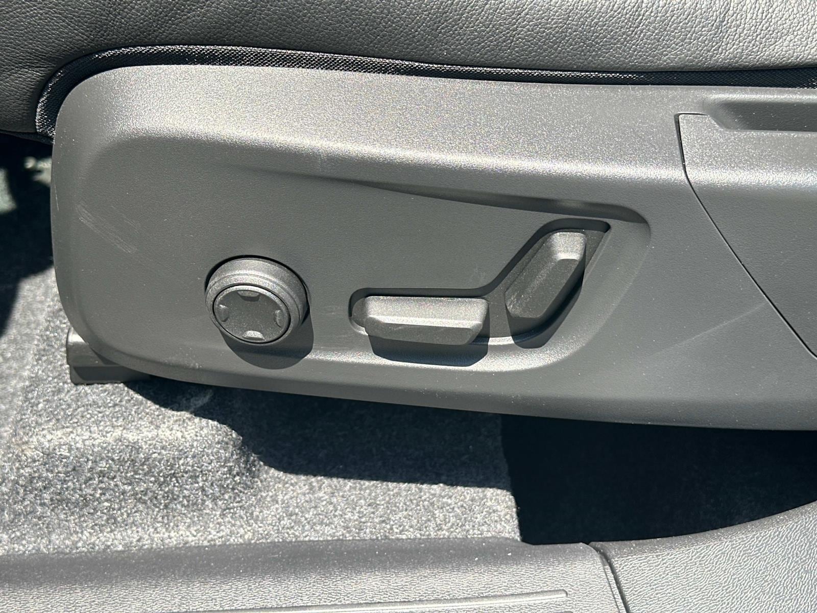 2026 Volvo XC40 Ultra - Photo 14