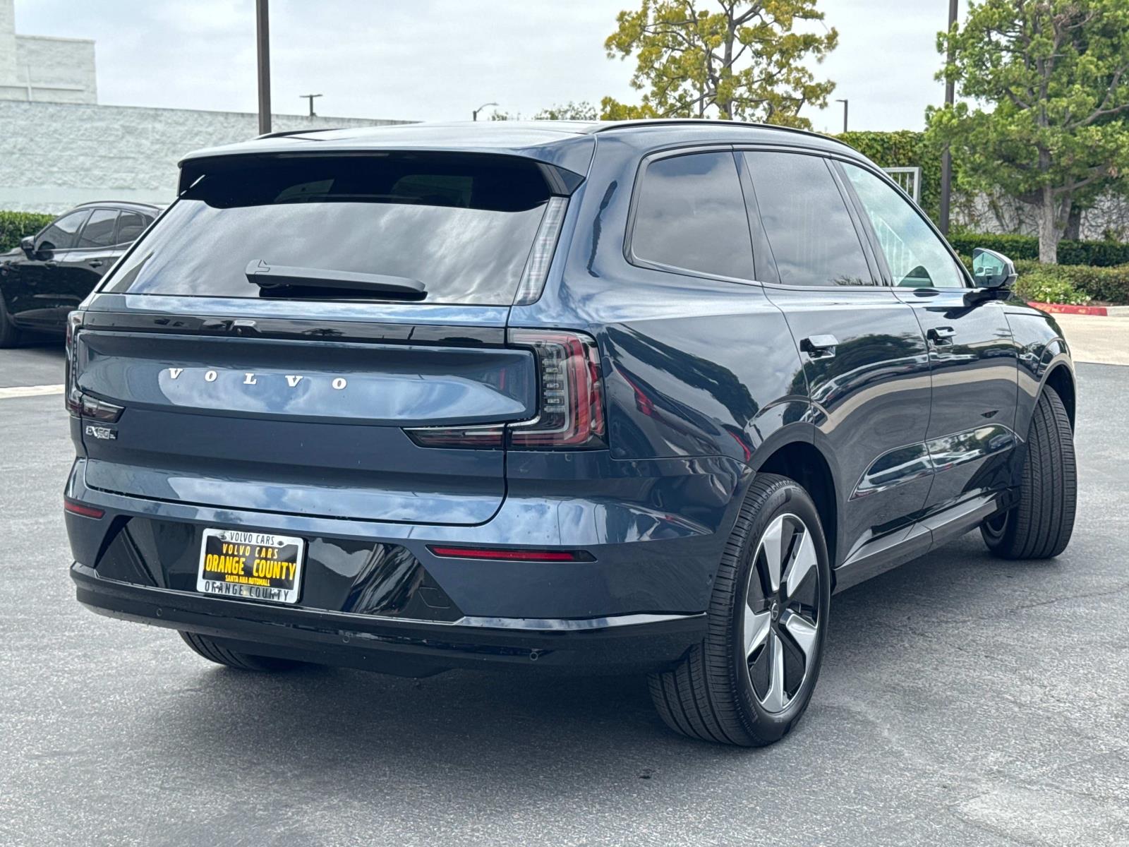 2025 Volvo EX90 Twin Motor Plus photo 4