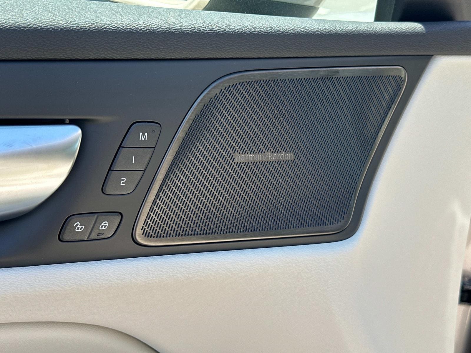 2026 Volvo V60 Cross Country Plus - Photo 12