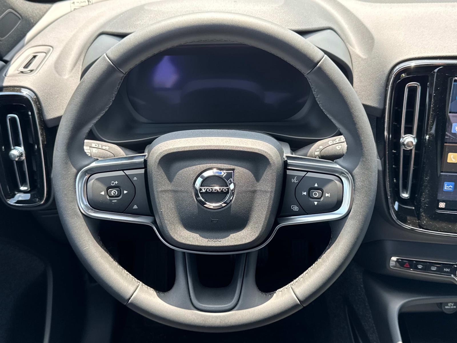 2025 Volvo EX40 Core - Photo 7